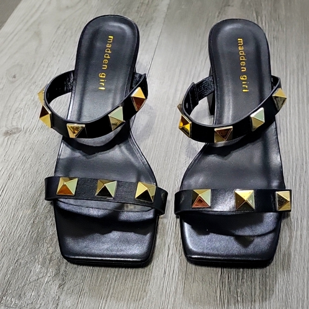Madden Girl, 2 strap, block heel shoes. Like new. No tag. Size 7.5